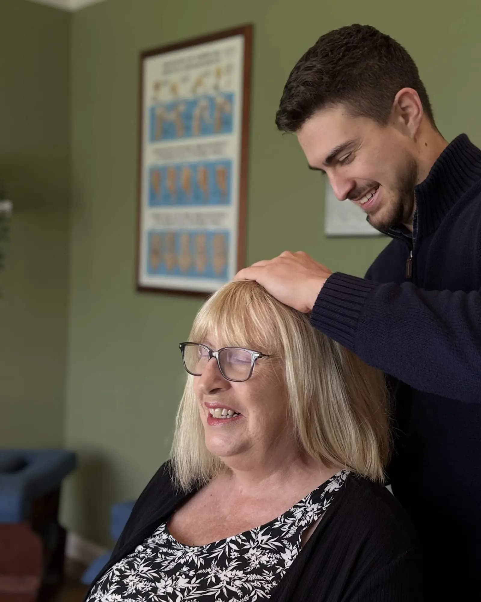 Dr Arthur Kaganovitch adjusting a patient at Advanced Chiropractic in Mulgrave